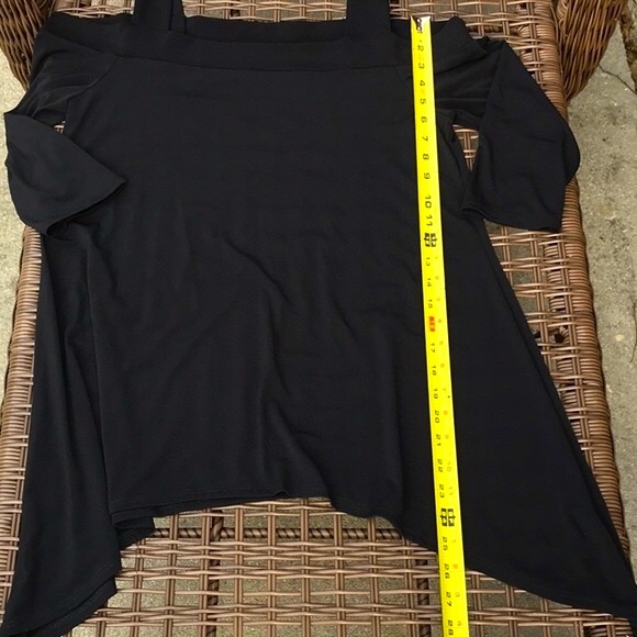 Kim & Cami Cold Shoulder Top - Picture 7 of 10